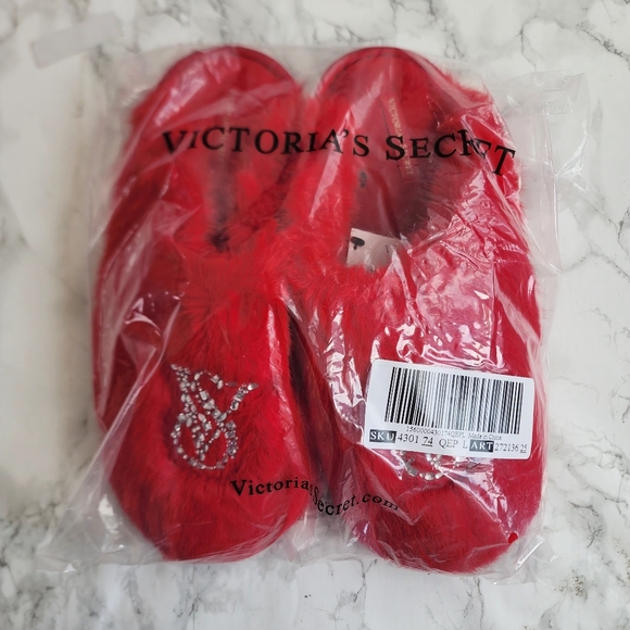 Victoria’s Secret cozy plush robe in red size M/L & Sleepers L - Picture 8 of 11
